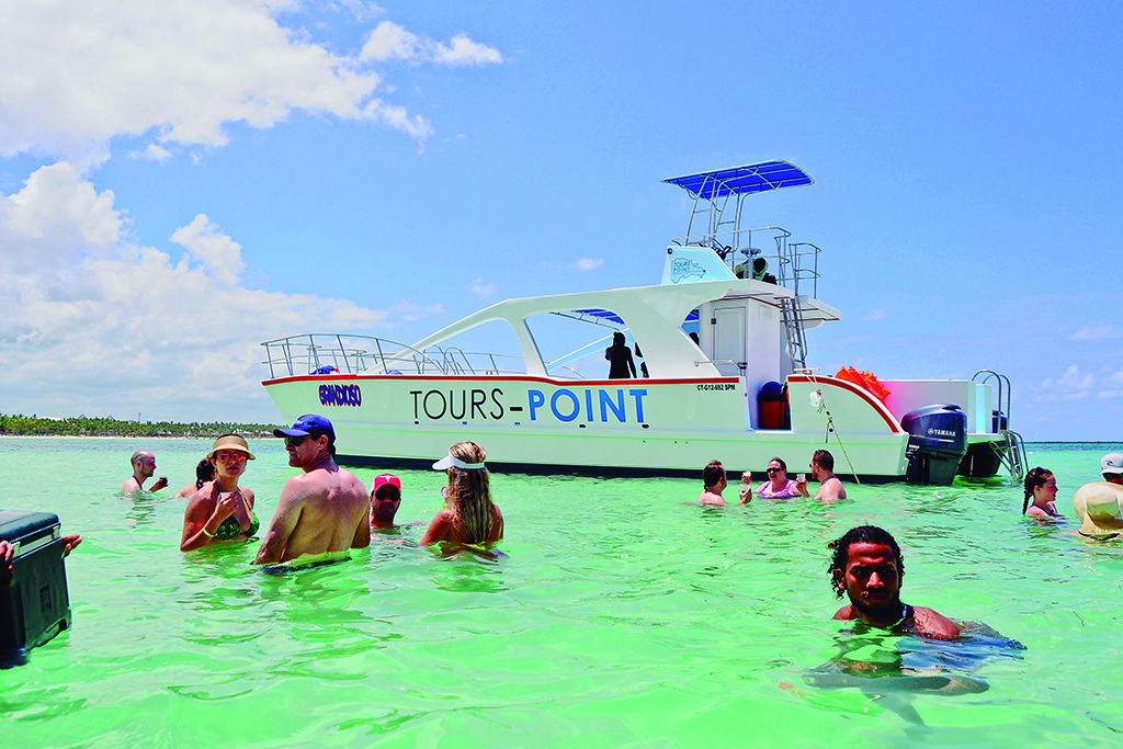 punta cana catamaran snorkel tour